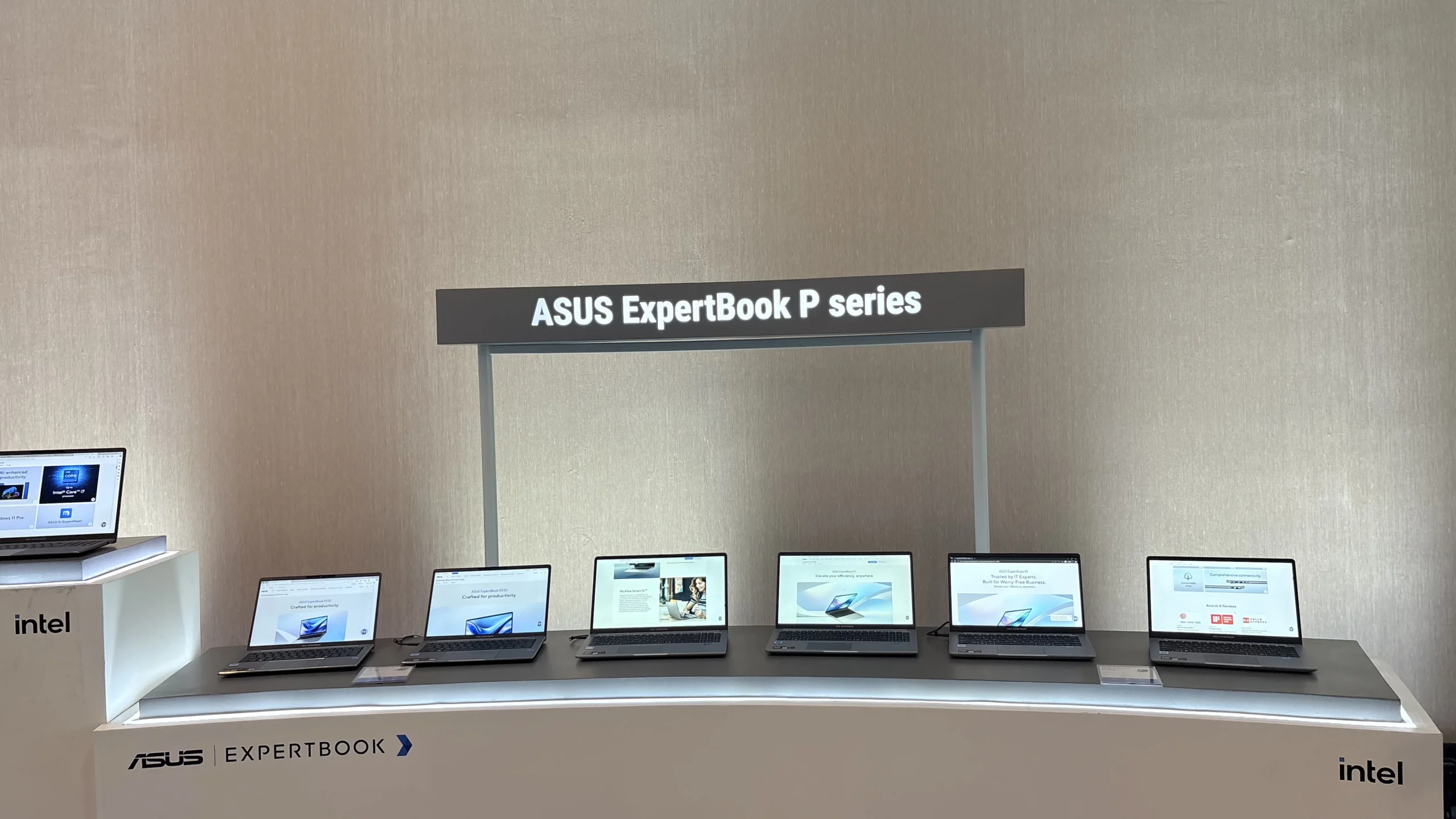 ASUS ExpertBook Ultra Charge Dari Mana Saja